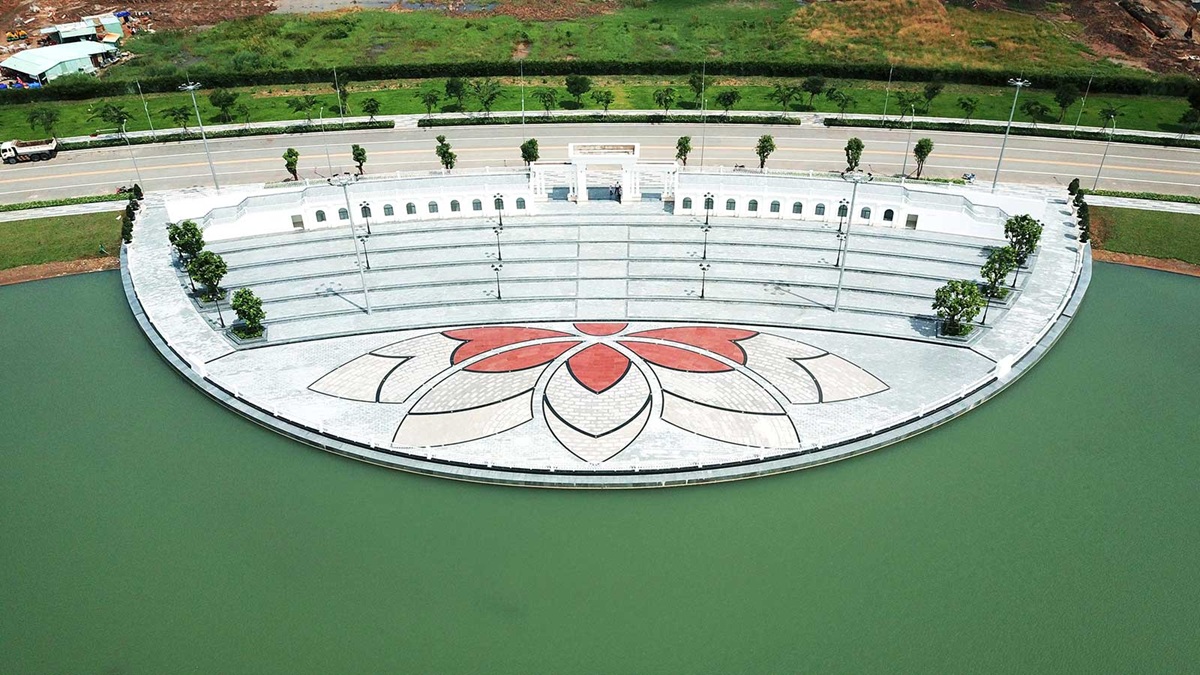 Quảng trường Diamond Square tại Vạn Phúc City