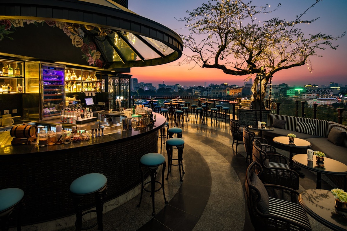 Sky bar tại dự án căn hộ Diamond Sky