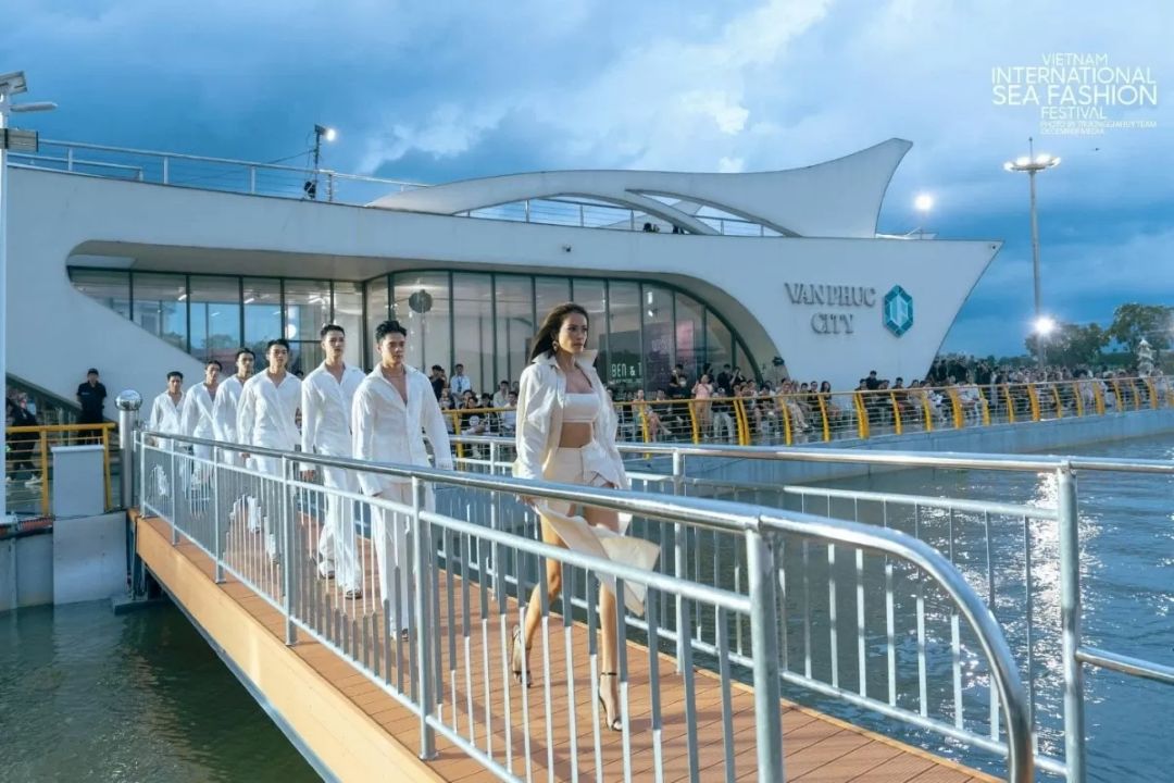 ben du thuyen marina royal